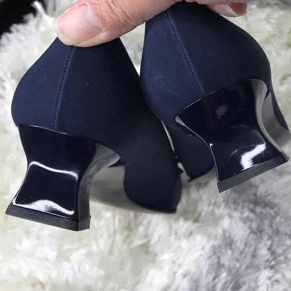Stuart Weitzman Classic Bow Heels - Picture 3 of 8